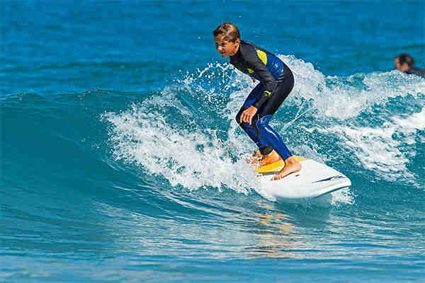 Comment choisir sa première planche de surf ?