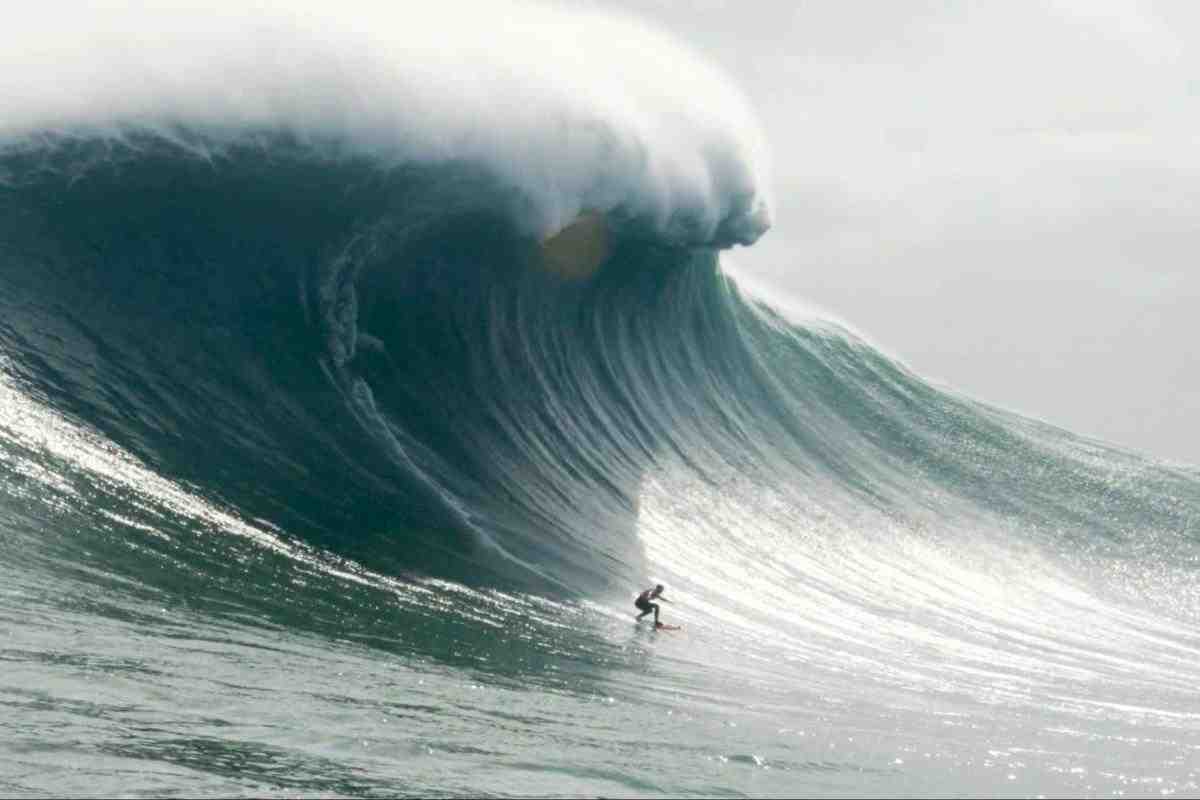 Pourquoi les grosses vagues à Nazaré ?
