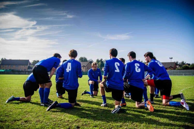 Quel est la différence entre le sport et l education physique et sportive ?